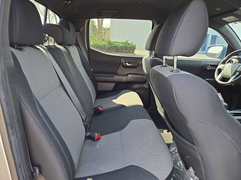 Used 2023 Toyota Tacoma TRD Sport image 7