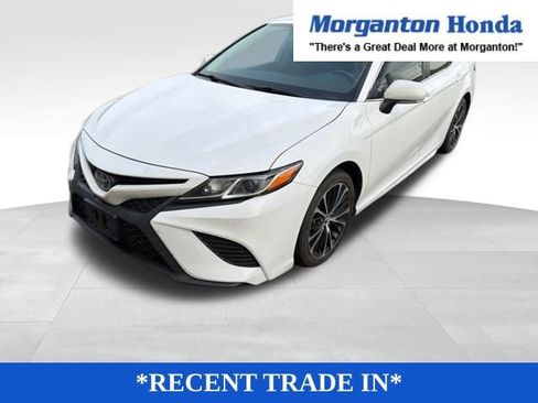 Used 2019 Toyota Camry SE image 2