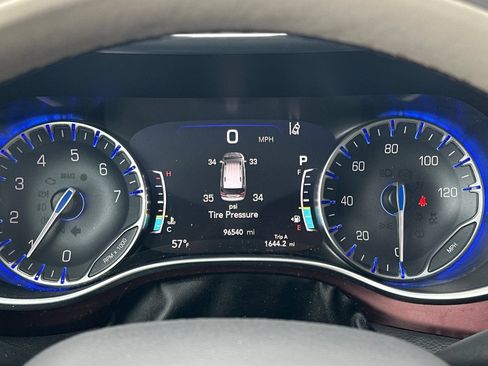 Used 2017 Chrysler Pacifica Limited FWD image 24