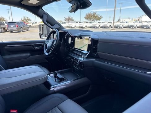 Used 2025 Chevrolet Silverado 2500 ZR2 w/ Technology Package AWD/4WD image 57