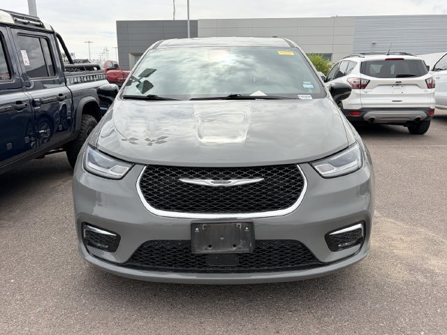 Used 2025 Chrysler Pacifica Select FWD image 2