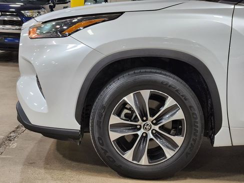 Used 2022 Toyota Highlander XLE FWD image 5