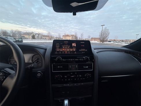 Used 2024 Nissan Armada Platinum w/ Captain's Chairs Package image 9