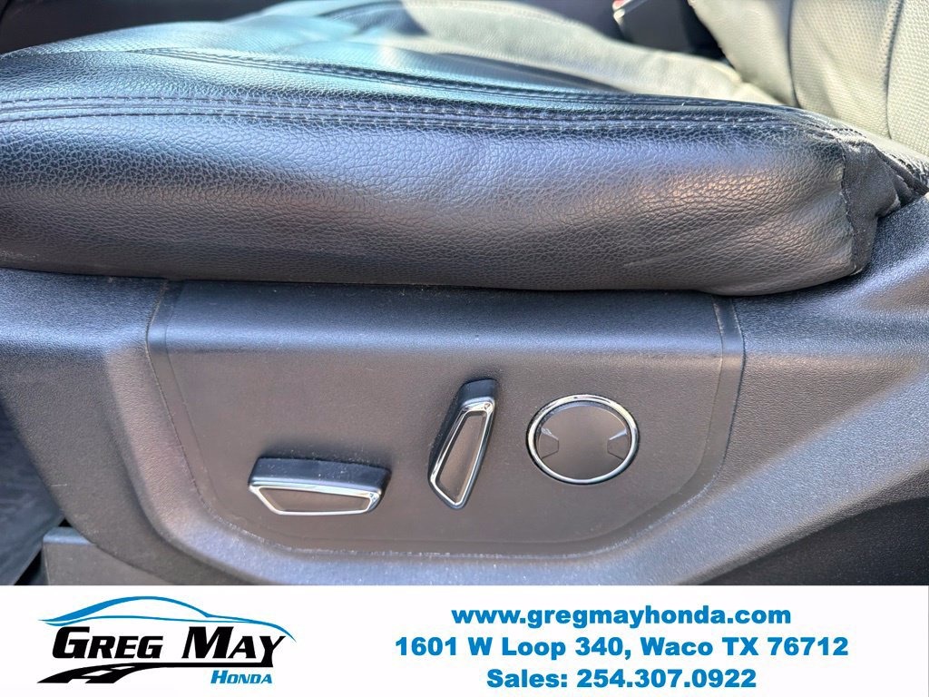Used 2018 Ford Expedition XLT w/ Equipment Group 202A AWD/4WD image 13