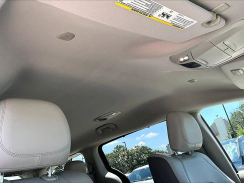 Used 2017 Chrysler Pacifica Touring-L Plus w/ Advanced Safetytec Group FWD image 13