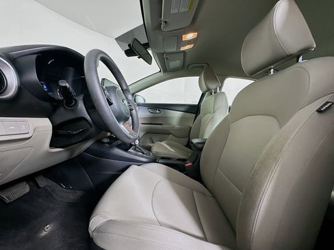 Used 2019 Kia Forte LXS FWD image 13