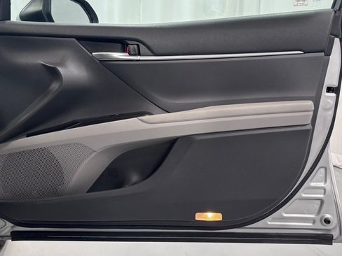 Used 2018 Toyota Camry LE FWD image 21