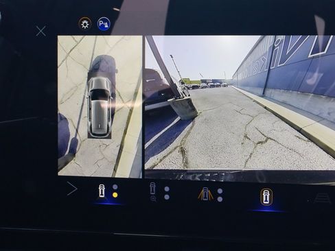 Used 2025 Chevrolet Equinox LT w/ Convenience Package II FWD image 12