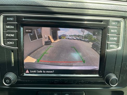 Used 2017 Volkswagen Jetta SE FWD image 19