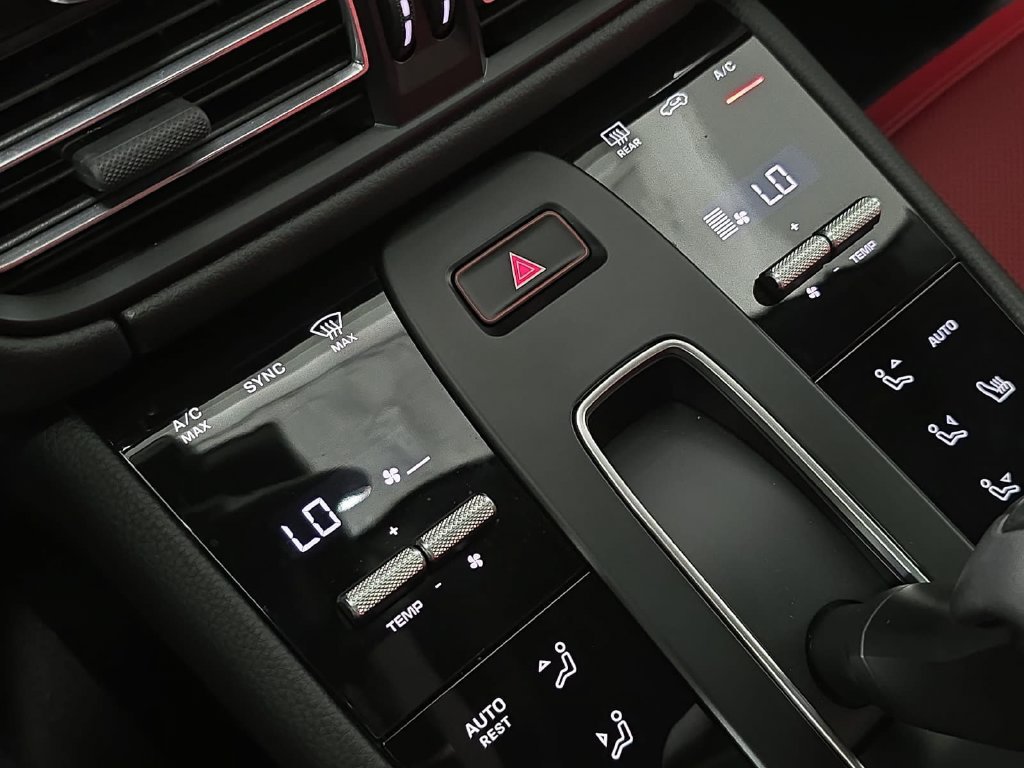 Certified 2025 Porsche Macan S AWD/4WD image 19