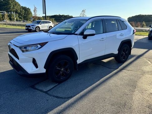 Used 2019 Toyota RAV4 XLE image 2