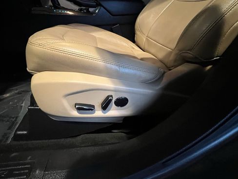 Used 2016 Ford Explorer XLT w/ Equipment Group 202A image 19