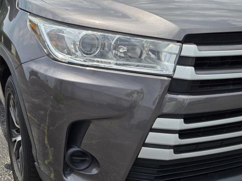 Used 2019 Toyota Highlander LE FWD image 2