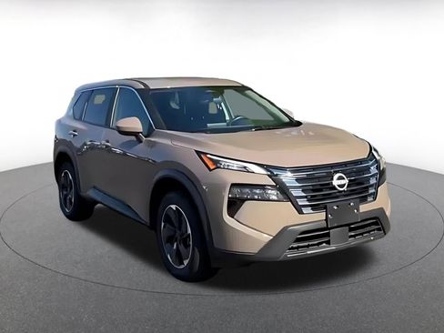 Used 2025 Nissan Rogue SV AWD/4WD image 3