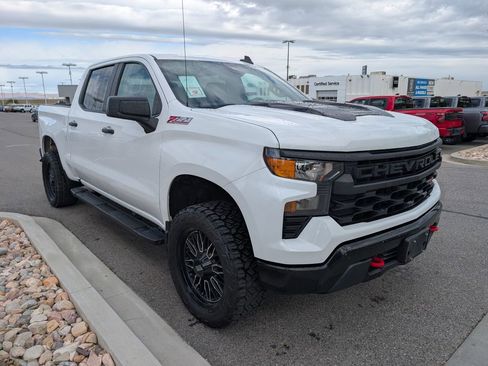 Used 2022 Chevrolet Silverado 1500 Custom Trail Boss AWD/4WD image 3