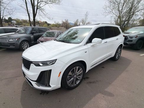 Used 2021 Cadillac XT6 Premium Luxury image 3