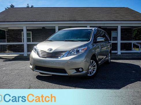 Used 2017 Toyota Sienna XLE w/ XLE Navigation Package image 1
