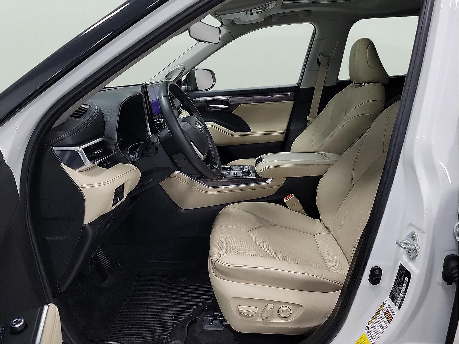 Used 2023 Toyota Highlander Limited AWD/4WD image 11