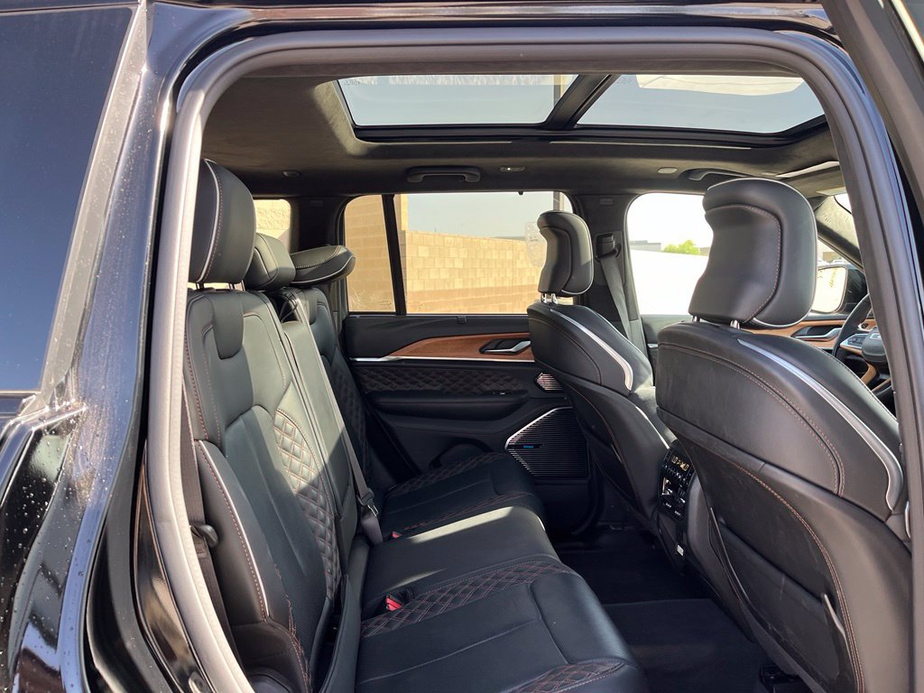 Used 2023 Jeep Grand Cherokee Summit AWD/4WD image 17