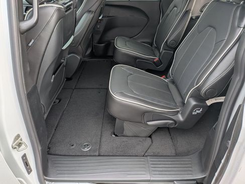 New 2026 Chrysler Pacifica Limited w/ Uconnect Theater Family Group image 25