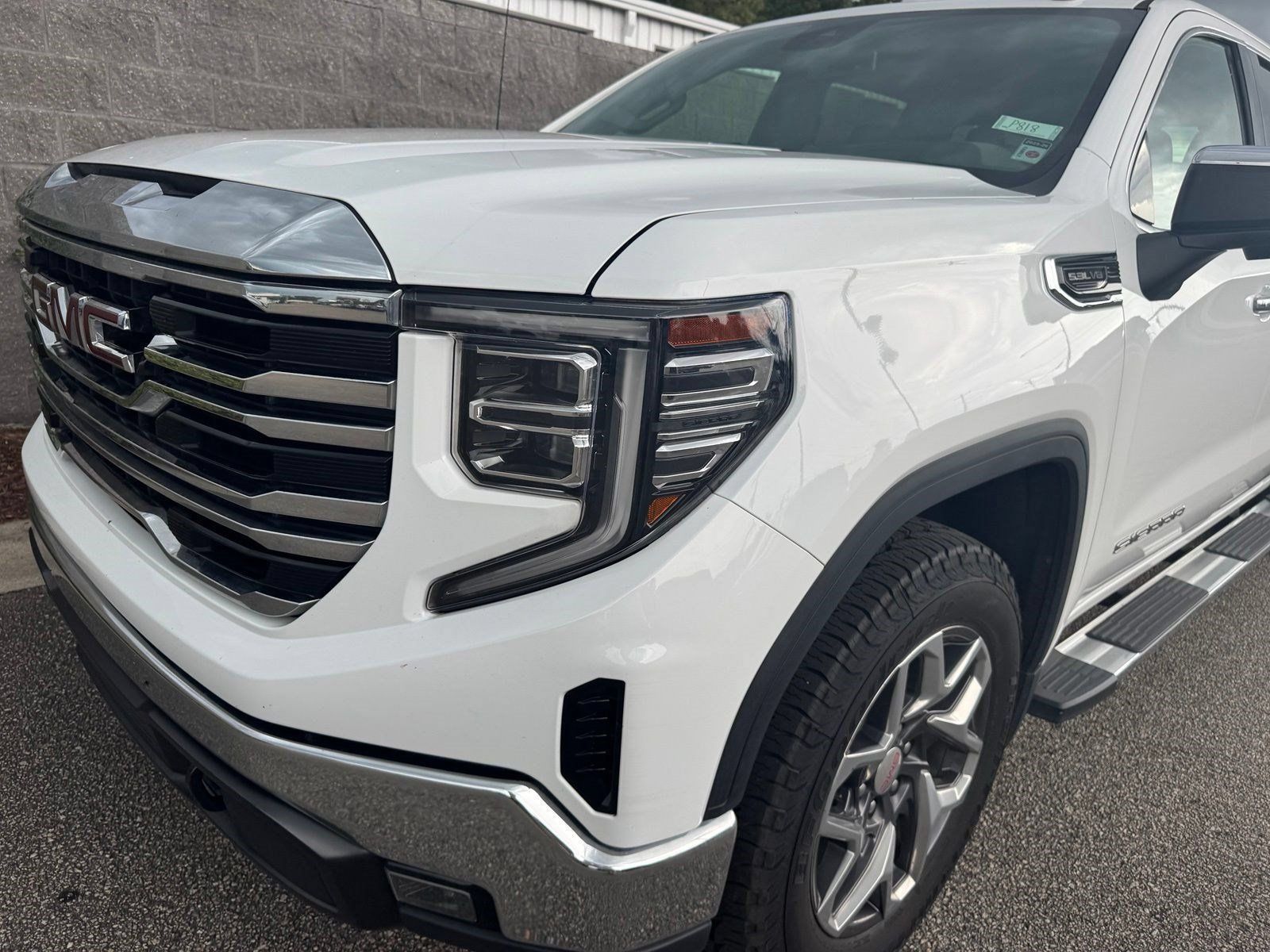 Certified 2023 GMC Sierra 1500 SLT w/ SLT Premium Package AWD/4WD image 9