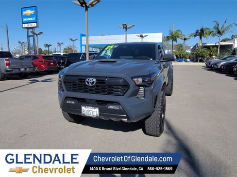 Used 2025 Toyota Tacoma TRD Sport image 3