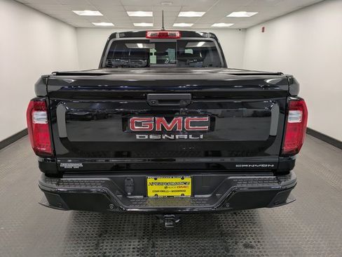 Used 2024 GMC Canyon Denali image 5