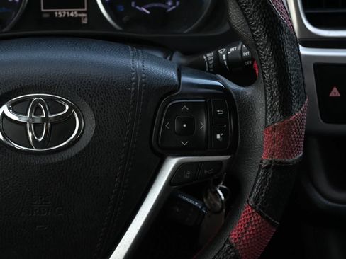 Used 2019 Toyota Highlander LE FWD image 9