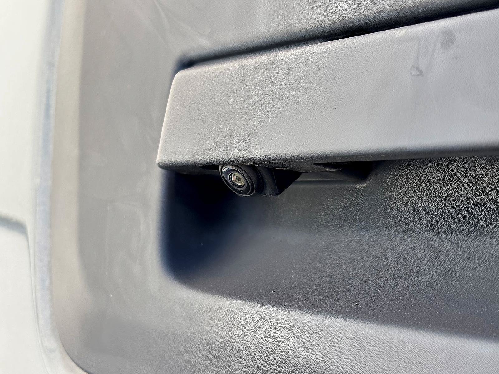 Used 2018 Nissan Frontier SV AWD/4WD image 5