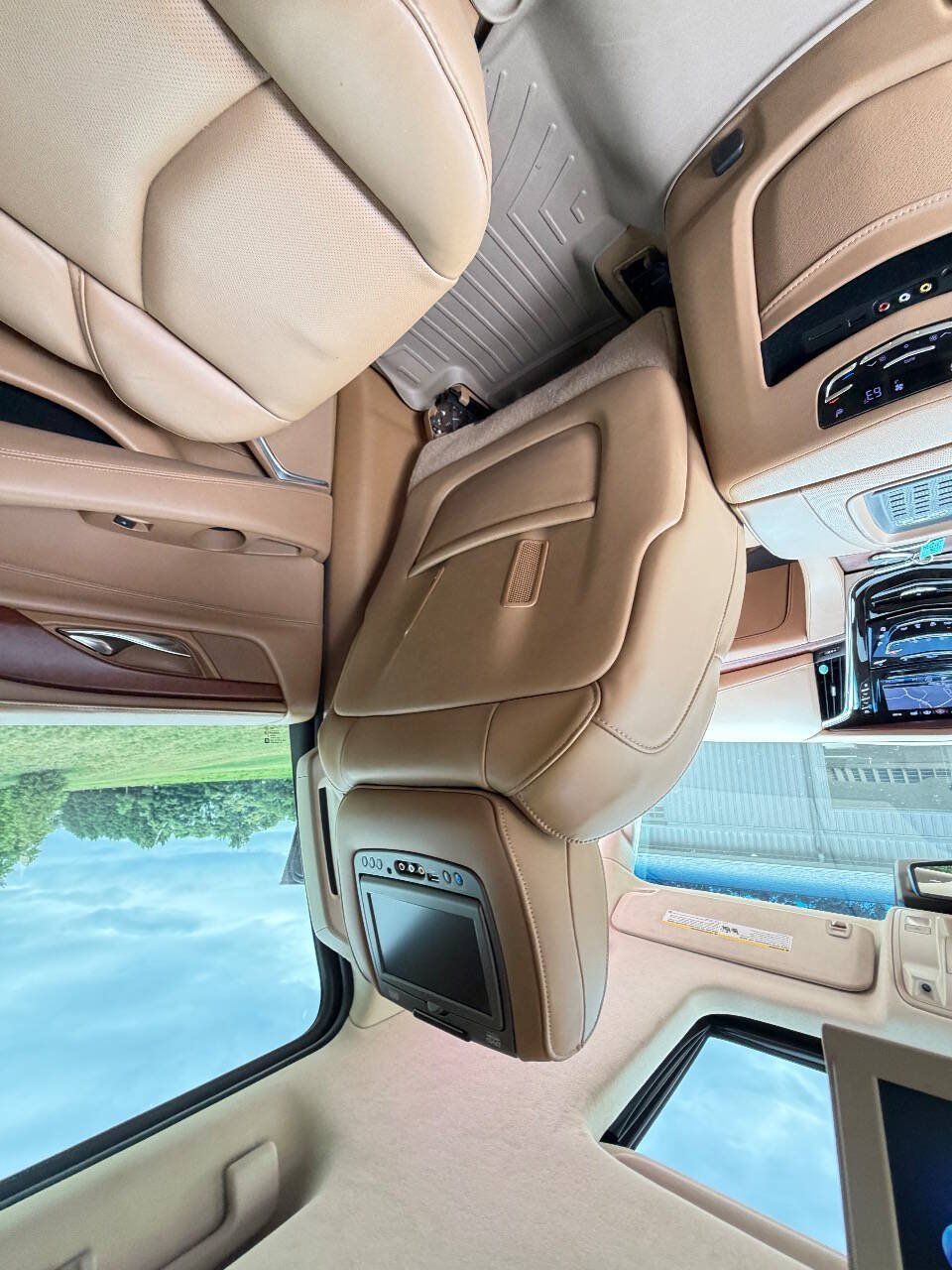 Used 2016 Cadillac Escalade Platinum AWD/4WD image 19