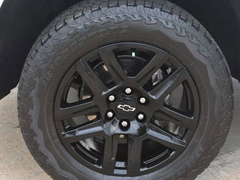 Used 2024 Chevrolet Silverado 1500 LT Trail Boss w/ Convenience Package II AWD/4WD image 11