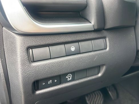 Used 2023 Nissan Rogue SV FWD image 15