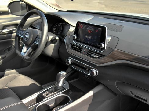 Used 2024 Nissan Altima 2.5 SV FWD image 39