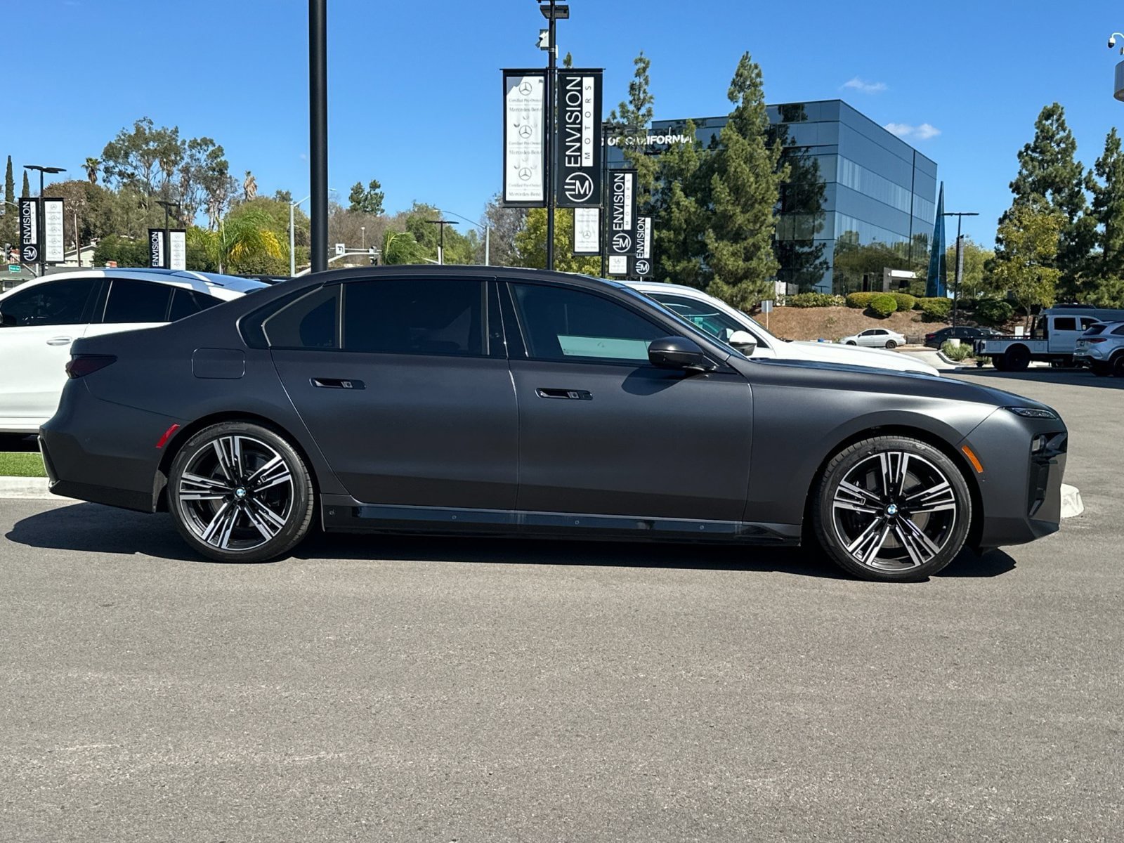 Used 2026 BMW 750e xDrive w/ Executive Package AWD/4WD image 2