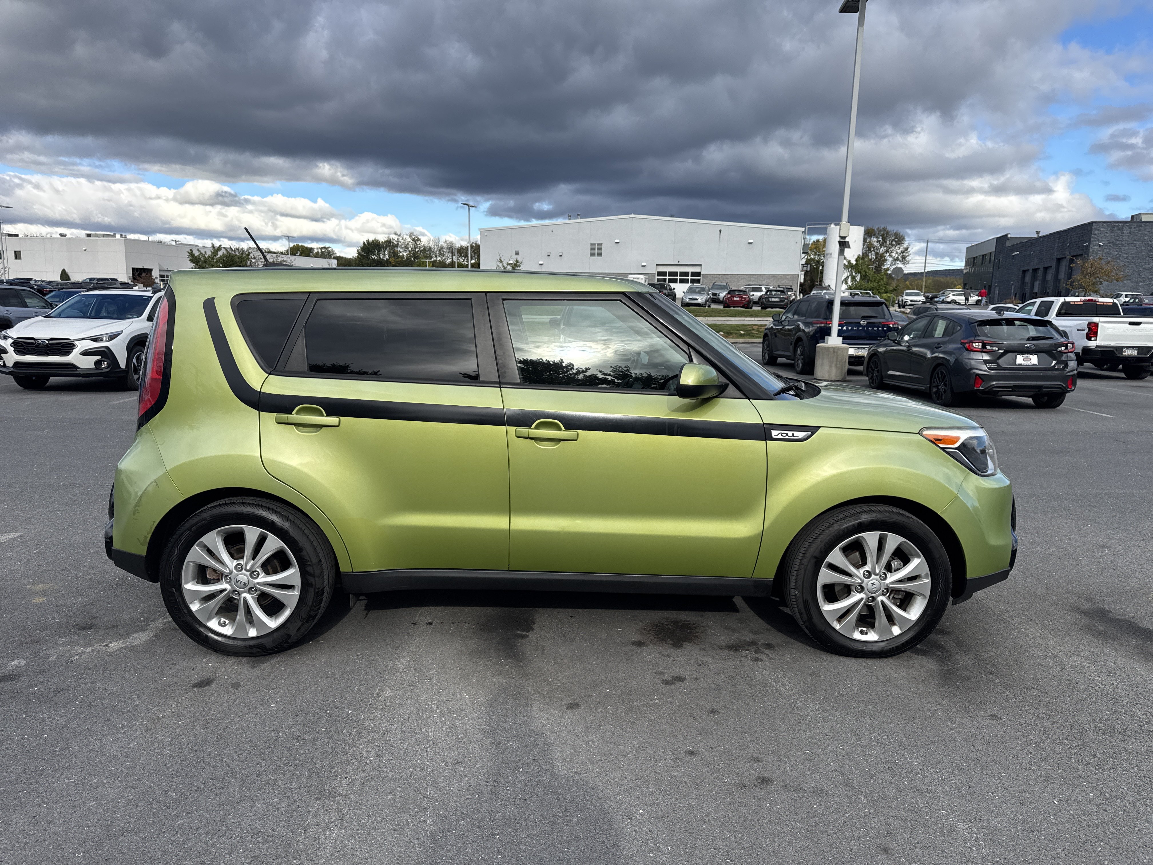 Used 2016 Kia Soul + FWD image 30