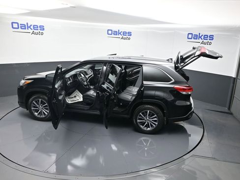 Used 2017 Toyota Highlander XLE image 63