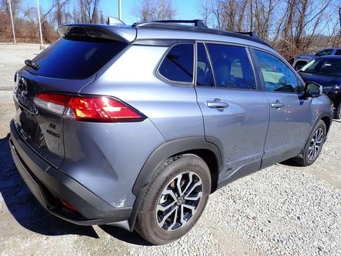 Certified 2023 Toyota Corolla Cross SE w/ Moonroof Package image 3