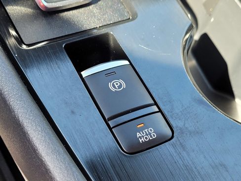 Used 2024 Nissan Rogue S AWD/4WD image 23