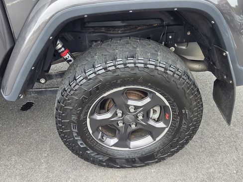 Used 2021 Jeep Gladiator Rubicon AWD/4WD image 10