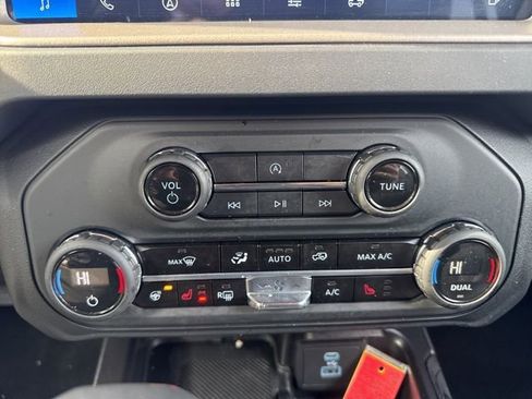 Used 2025 Ford Bronco Outer Banks image 32