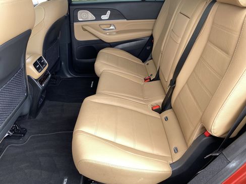 Used 2024 Mercedes-Benz GLS 450 4MATIC image 17