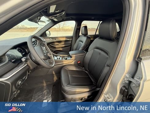 New 2025 Jeep Grand Cherokee Limited image 14