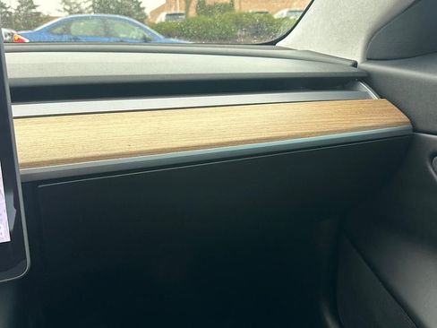 Used 2017 Tesla Model 3 Long Range image 32