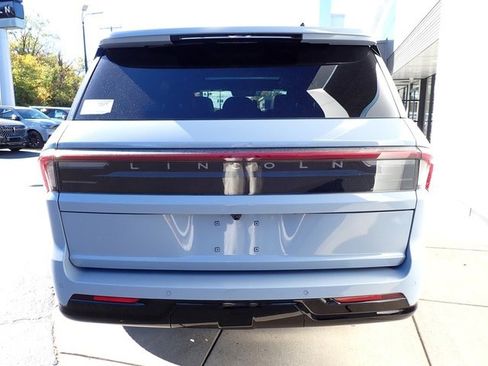 New 2025 Lincoln Navigator Reserve w/ Jet Appearance Package image 4