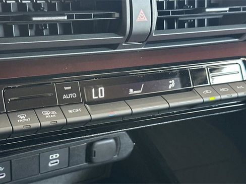 Used 2025 Toyota Prius Plug-In Hybrid image 16