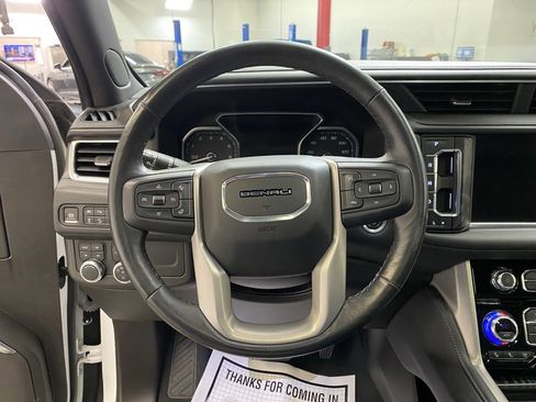 Used 2021 GMC Yukon Denali w/ Denali Premium Package image 29