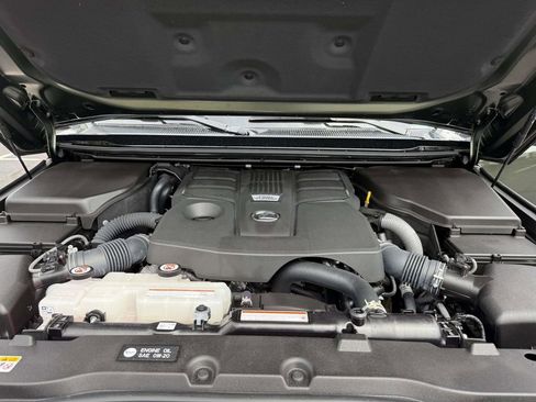 Used 2024 Lexus GX 550 w/ Accessory Package (2T) image 28