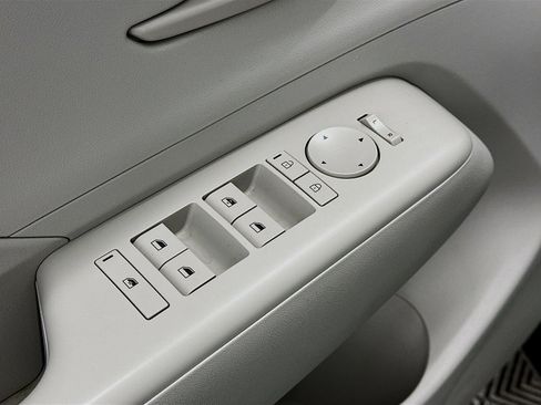 Used 2025 Hyundai Kona SEL image 15