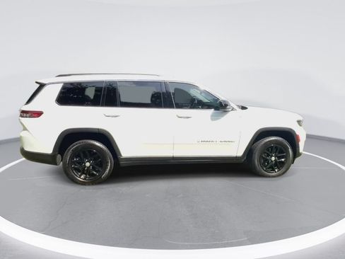 Used 2023 Jeep Grand Cherokee L Laredo RWD image 9