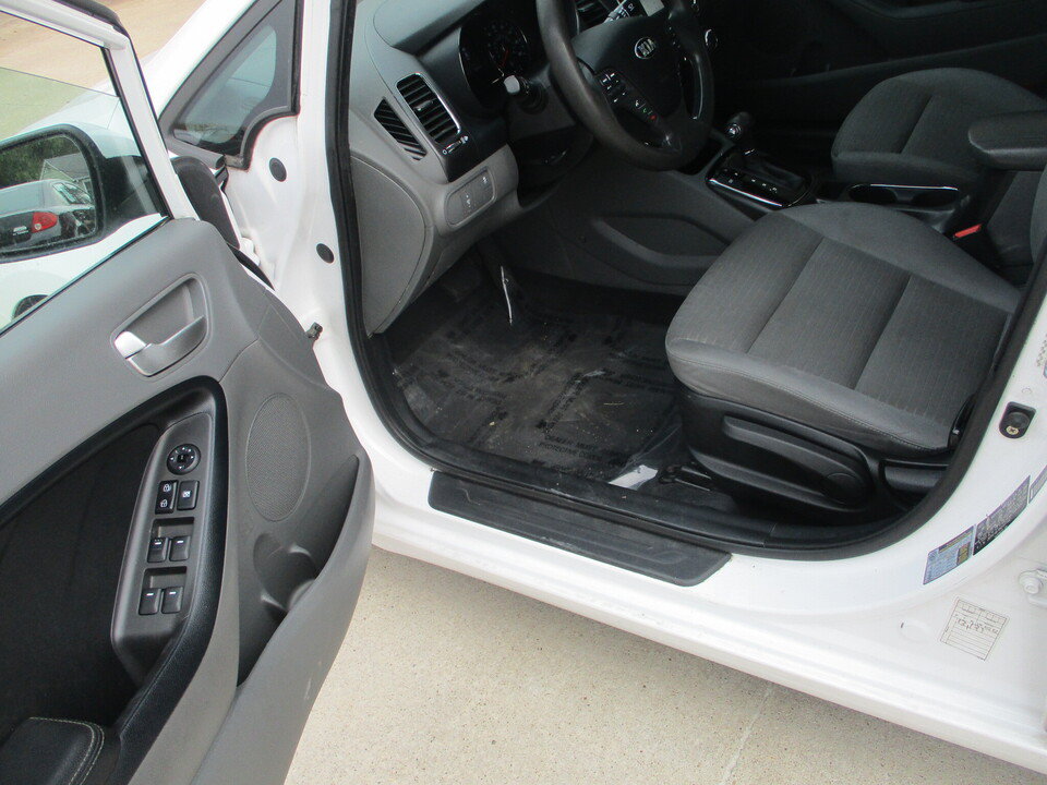 Used 2017 Kia Forte LX w/ LX Popular Package FWD image 9